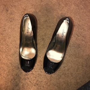 Black peep toe heels!